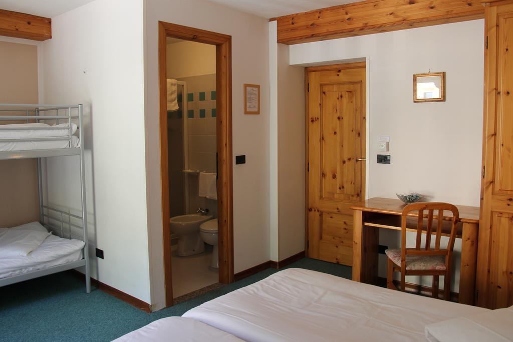 Mont Velan Chambres & Restaurant Saint-Oyen Экстерьер фото